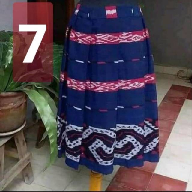 Rok tenun motif toraja dongker