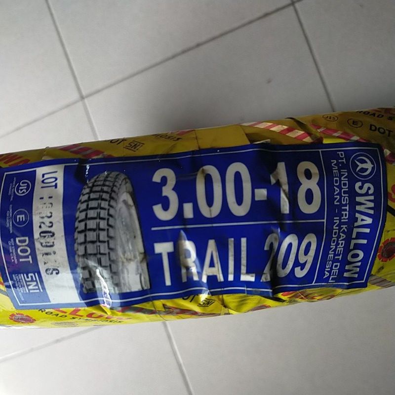 BAN LUAR MOTOR 300 - 18 SWALLOW TRAIL S 209 TT 3.00 RING 18 JAPSTYLE