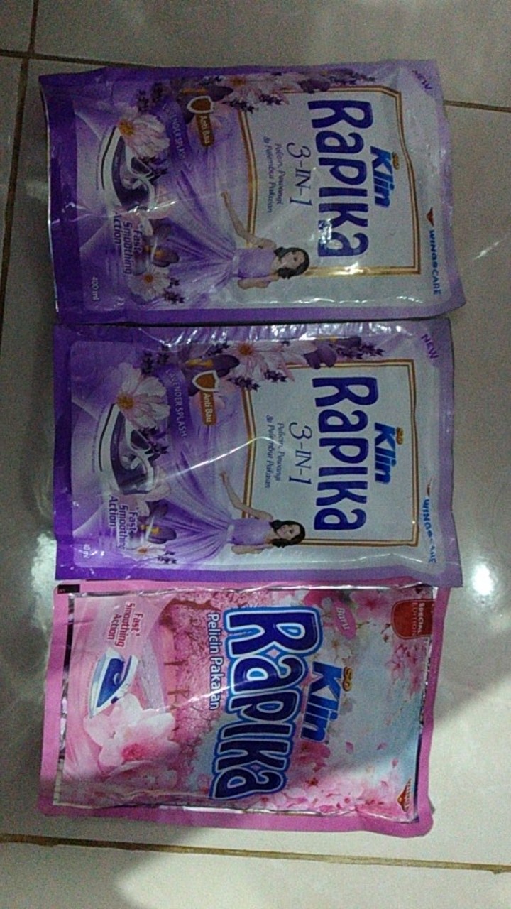 So Klin Rapika Pelicin Pakaian Pouch 400ml