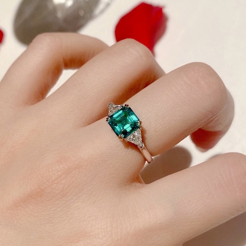 Fashion Personality Green Moissanite All-Match Ring