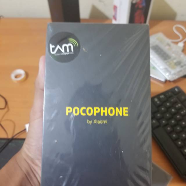 Handphone Pocophone F1 6/128GB