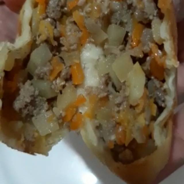 

Pastel isi daging sayur full daging dan sayur