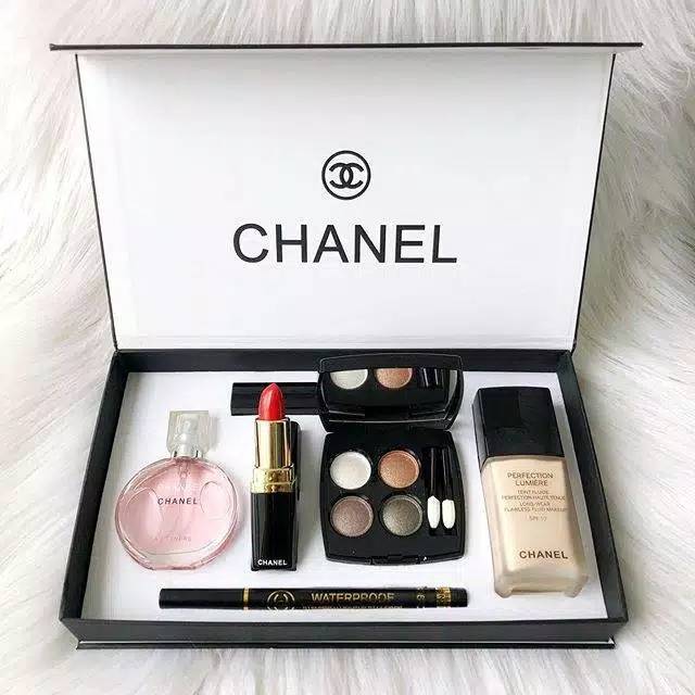 Set kosmetik chanel