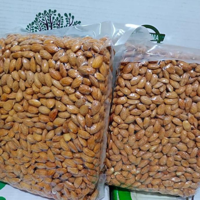 

Kacang Almond Panggang Kupas 500 Gram Lowienjan24