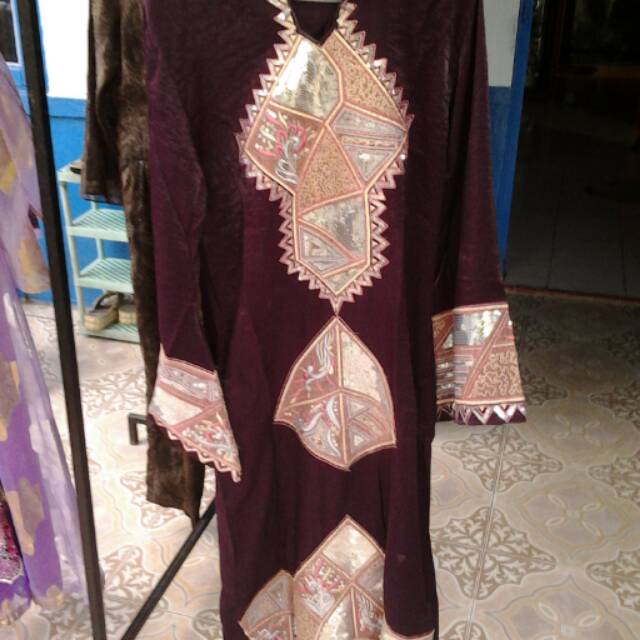 BAJU GAMIS MOTIF WARNA UNGU TUA KECOKLATAN