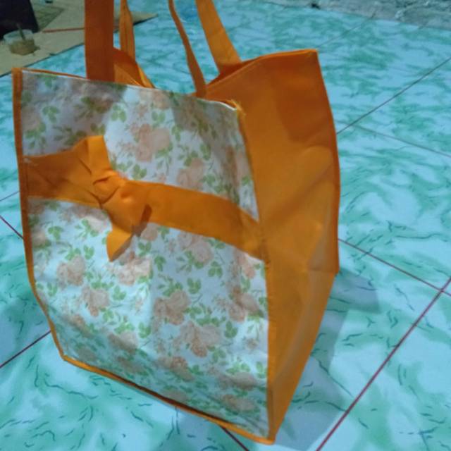 

tas hajatan persegi ukuran box 20x20 + box snack kecil