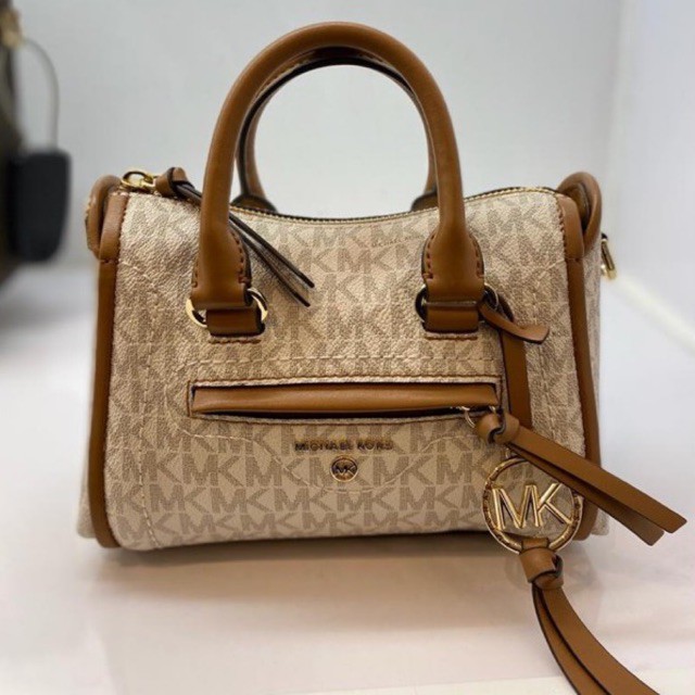 michael kors mk carine extra small XS vanilla logo