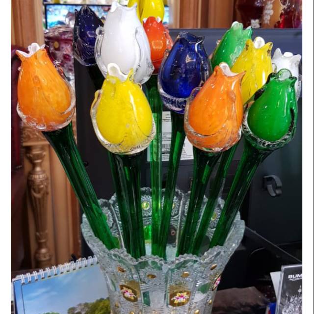 Bunga tulip kristal kaca