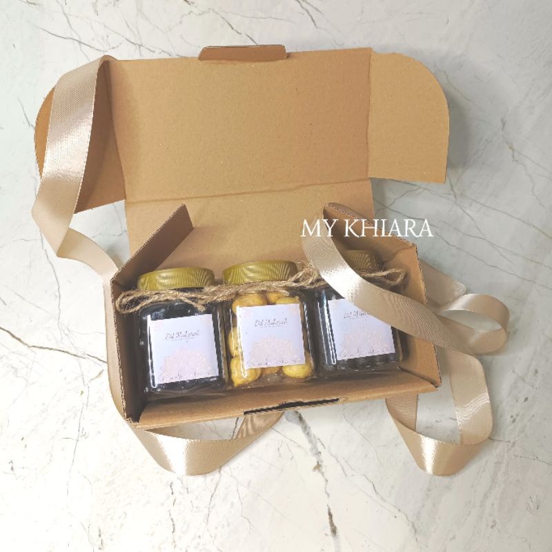 

MINI HAMPERS RAMADHAN / IDUL FITRI / IED MUBAROK / LEBARAN WHITE 3 JAR