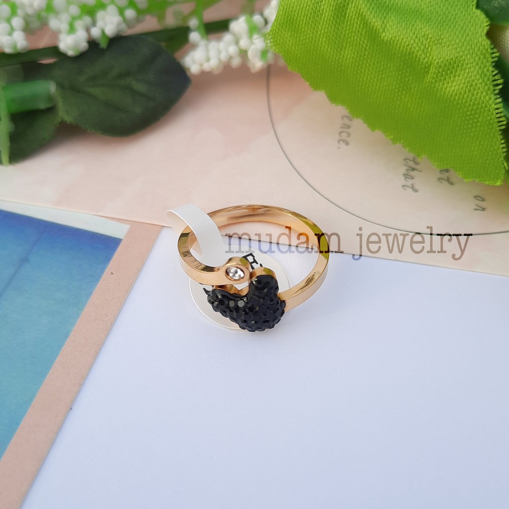 Cincin Titanium Kasual Miki dan Minni Kristal Putih dan Hitam Tersedia Warna Rose Gold dan Gold