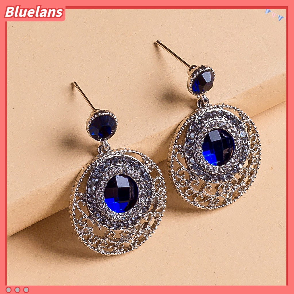 Anting Stud Bentuk Bulat Hollow Aksen Berlian Imitasi Warna Biru Untuk Wanita