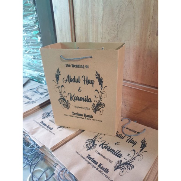 

paperbag sablon 20x25 free design minim order 50 tinta hitam atau putih