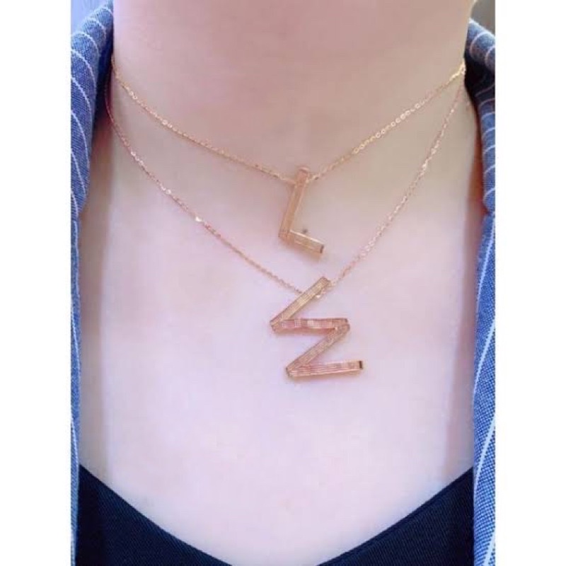 Kalung Emas Caren Delano Huruf L Y Alpha Bold Kalung Huruf Emas Kadar 375