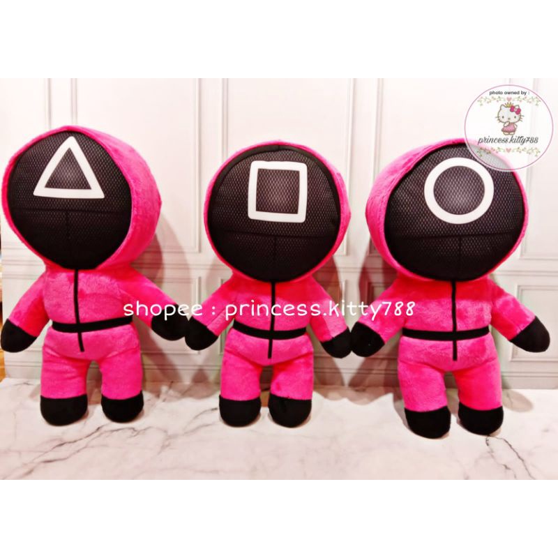 BONEKA SQUID GAME 30 CM (L) TOPI HOODIE BISA DIBUKA / BONEKA TENTARA SQUID GAME KOTAK SEGITIGA BULAT