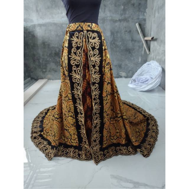 Rok jarik ekor prodo komb. bludru payet