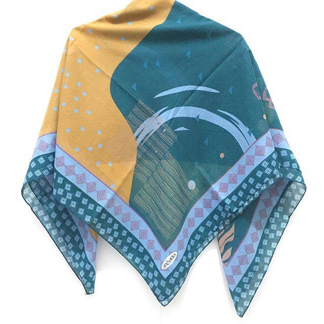 Hijab segi empat motif ansania