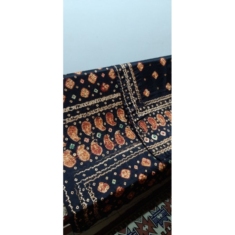 kain selendang sutra jumputan palembangan