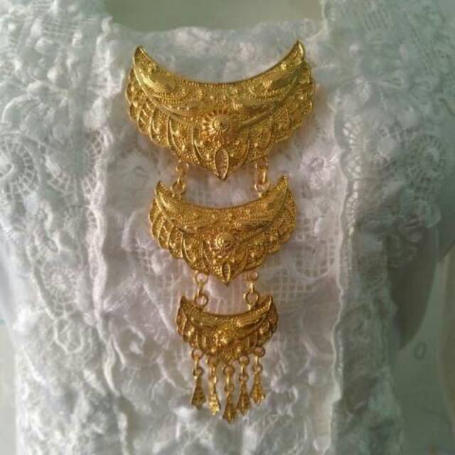 Bros susun tiga bulan sabit