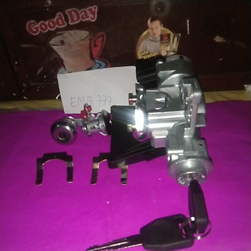 KUNCI KONTAK SET KUNCI PINTU SUZUKI APV MAVEN