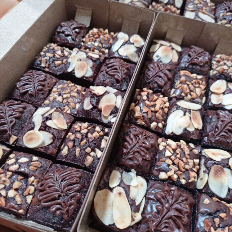 

BROWNIES FUDGY OVEN DAN KUKUS SKAT