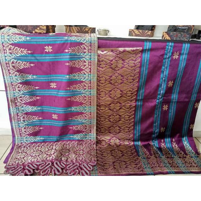 Kain Songket Tenun Silungkang Warna Ungu Diliris Benang Biru