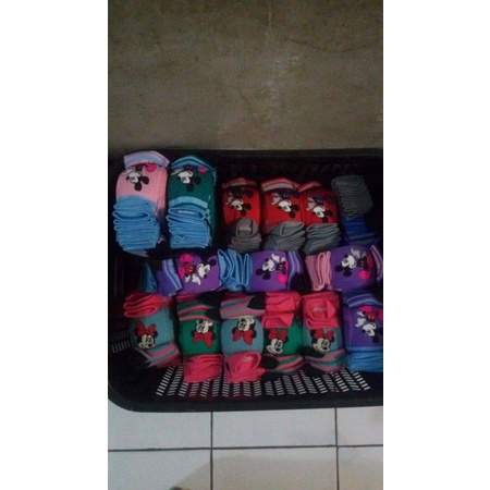 3 pasang kaos kaki anak cewek cowok TK-sd karakter kartun lucu&quot;  bahan tebal adem lembut dan sangat nyaman dipakai gambar real pick peking rapih warna dan motif RANDOM