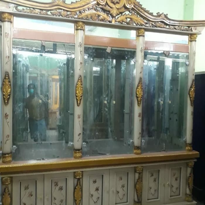 Lemari hias / lemari kaca / lemari pajangan kristal 4 pintu