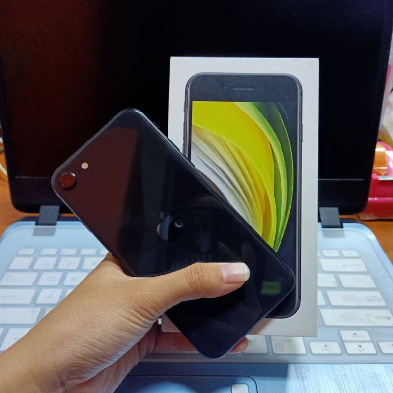 IPHONE SE 2 64GB EX IBOX BH-87% BODY MULUS NO MINUS GARANSI JAMINAN IMEI ANTI BLOK 1 TAHUN