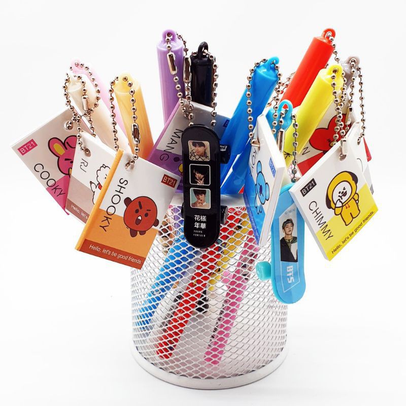 

AIDA FASHION PULPEN GEL BTS BT21 MOTIF GANTUNGAN SKATEBOARD & NOTES / PULPEN KAREKTER