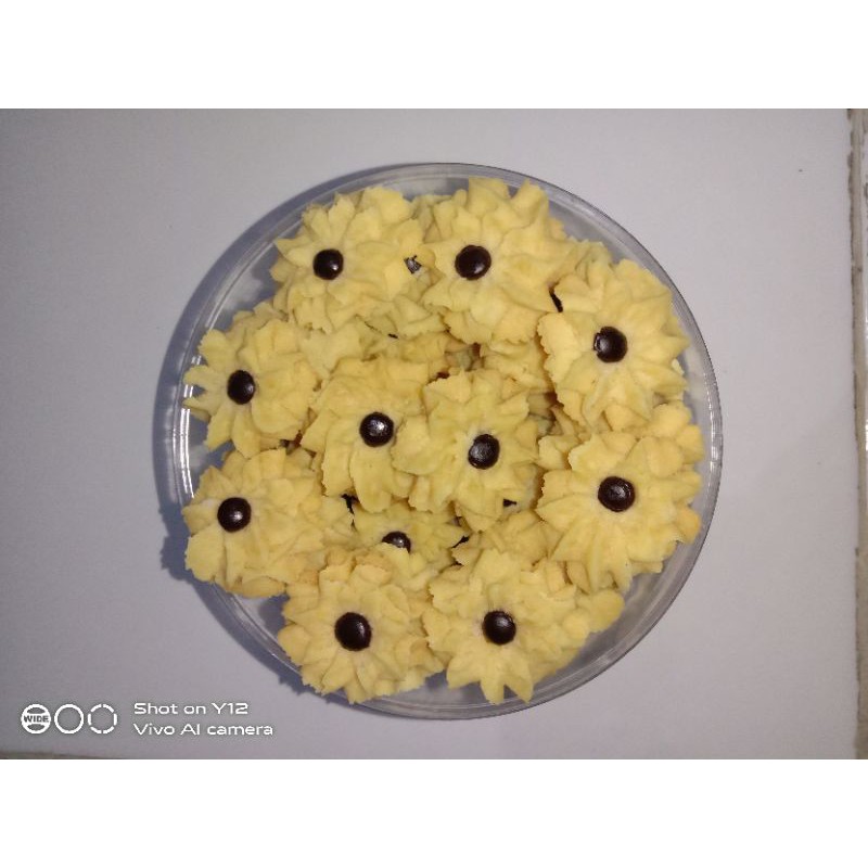 

Kue Semprit susu model bunga home made by Evellyne kitchen