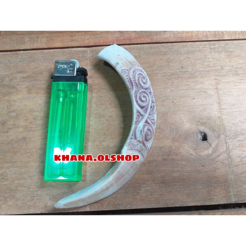 kalung taring babi ukir kalimantan replika