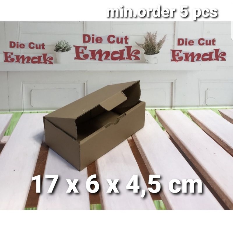 

Kardus Box uk. 17x6x4,5 cm Kotak Karton Die Cut