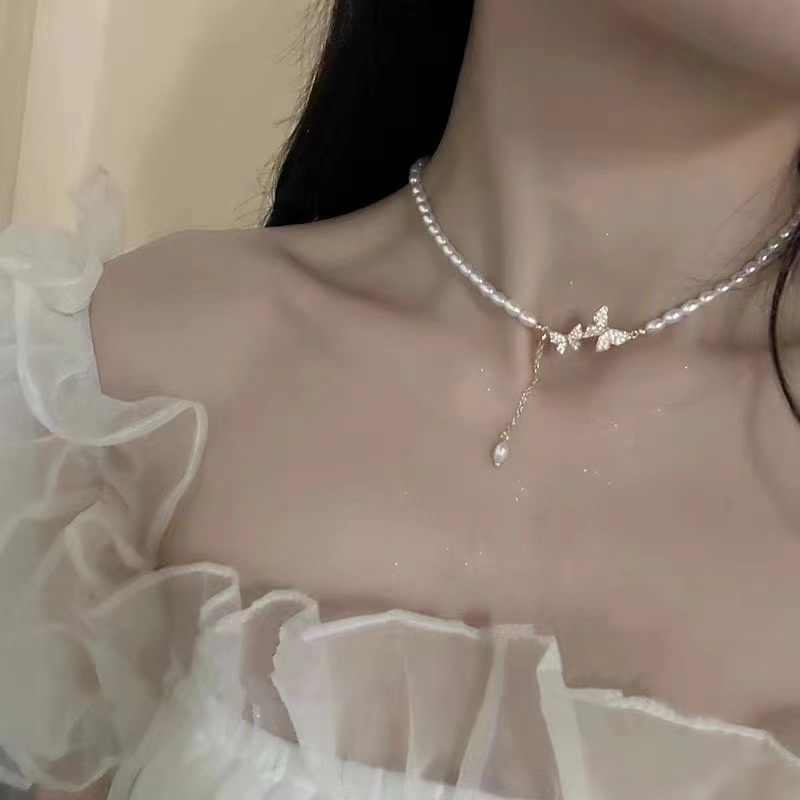 Kalung Choker Rantai Emas Hias Liontin Mutiara Kristal Untuk Wanita