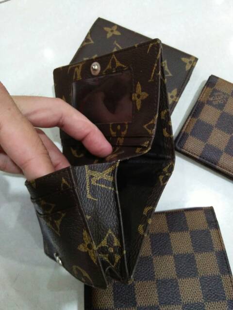 Dompet kartu kancing bunga