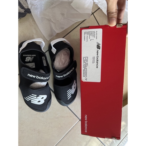 (Baru) new balance sandal sepatu - Kids YOCRSRBK Black (Hitam) hanya 1 pcs