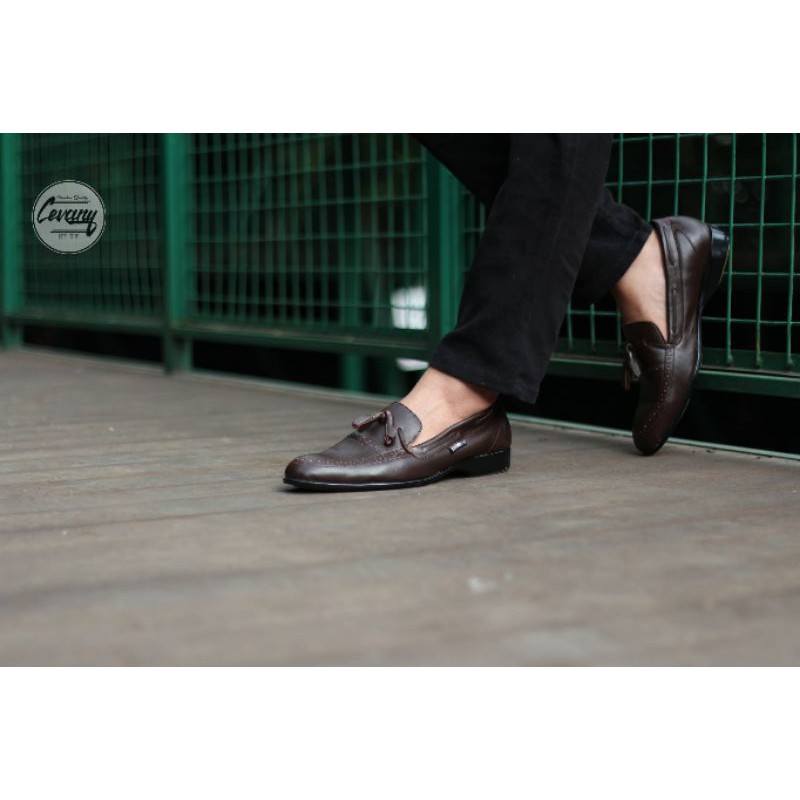 ABRHM x DEROSA Sepatu Kasual Pria Sepatu Pria Casual Kulit Asli Pantofel Sepatu Casual Ori Sepatu Kerja Kantor Semi Formal Anti Slip Kuliah Kondangan Gaya keren Kekinian Murah Terlaris