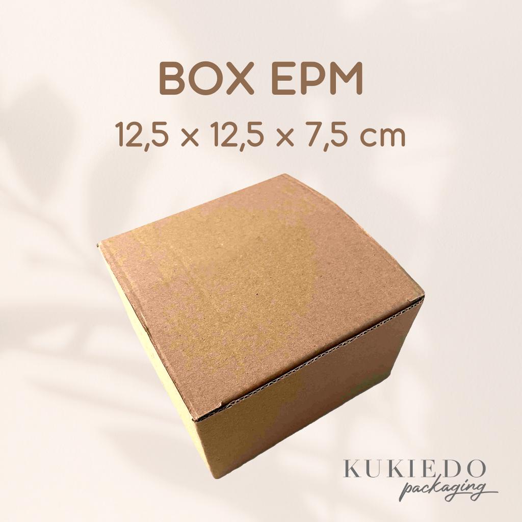 

Kardus Polos EPM 12,5 x 12,5 x 7,5 cm | Box Corrugated Die Cut Kraft | E Flute | Packaging Kue Tart, Pizza, Kado, Baju, Serbaguna, Hampers, Snack, Bolu, Pudding, Aksesoris