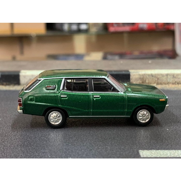 Tomica Limited Vintage Neo LV-N67b Nissan Skyline Van