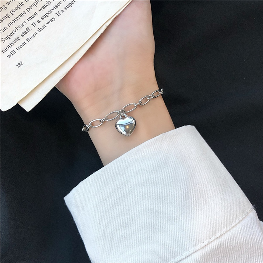 Gelang Rantai Liontin Hati Bahan Titanium Steel Warna Silver Gaya Korea Untuk Wanita