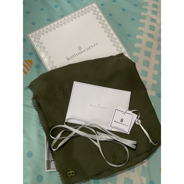 BUTTONSCARVES/TAPIS/EMBOSSED/IN/KALE