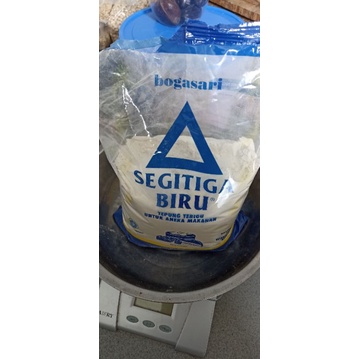 

Tepung segitiga biru kemasan 1 ons