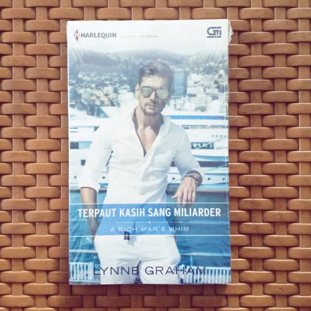 Novel Harlequin Terpaut kasih Sang Miliarder - Lynne Graham