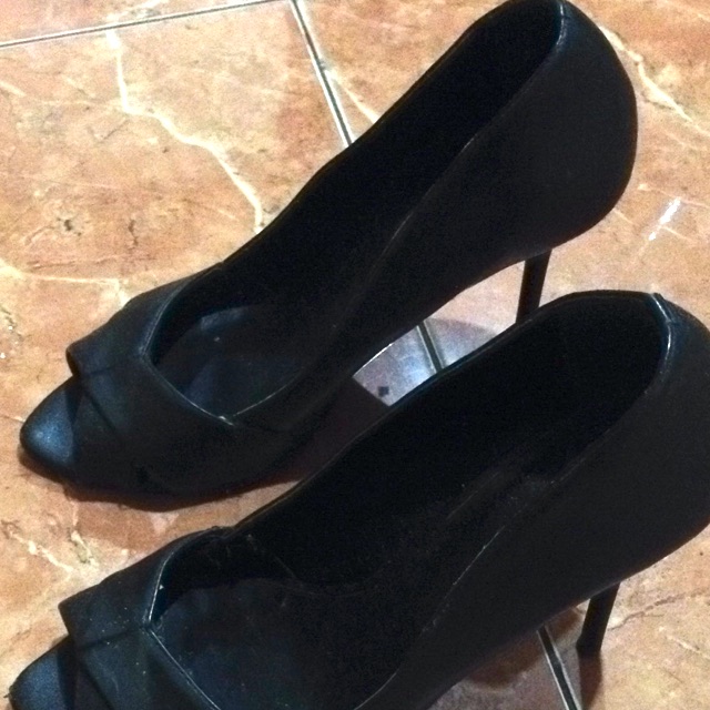 Sepatu charles and keith preloved