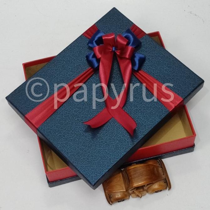 

[COD] PAPYRUS Sandwich 25x30 Tinggi 8cm Kotak Kado Gift Box [COD]