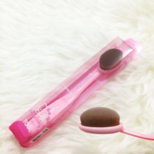 Hello Kitty Oval Brush - BRUSH MAKEUP - KUAS MAKE UP HELLO KITTY