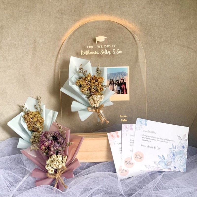 Acrylic bouquet RUBY | Hadiah wisuda | hadiah pernikahan | hadiah ulang tahun | gift box | hadiah un