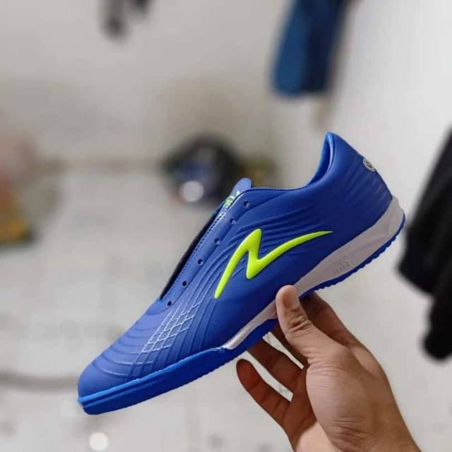 Sepatu futsal Specs premium