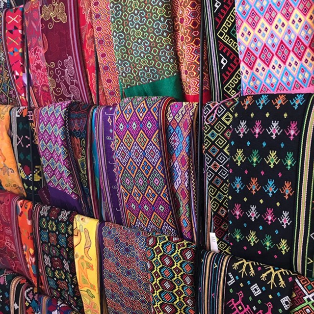 Safari dan sarung Tenunan NTT