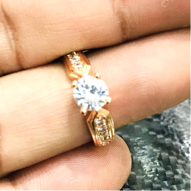 Berlian replika / cincin wanita / cincin lapis emas / cincin permata berlian replika / perhiasan