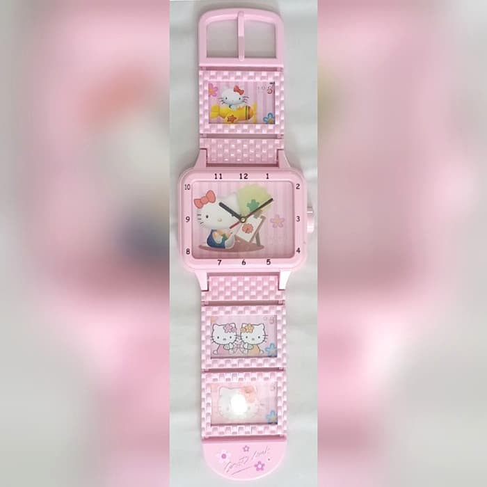 Jual JAM DINDING BENTUK JAM TANGAN PLUS FRAME FOTO DORAEMON DAN HELLO KITTY - Merah Muda Terlaris